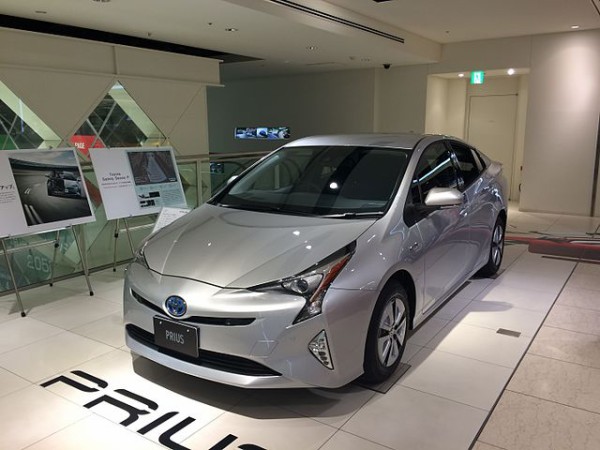 プリウスって普通に乗心地よくないか 静かだし高級車レベルだよな マイカー速報