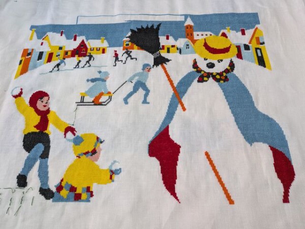 ミース・ブロッホ「雪の広場」（11）やりかけ刺しゅう : サウンド オブ