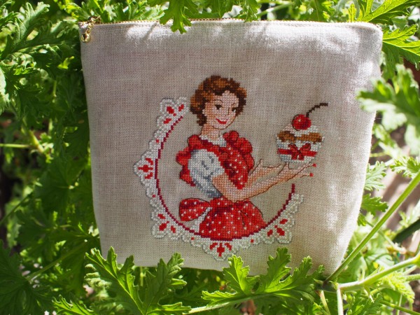クロスステッチ完成品　ハンドメイド   刺繍　ヴェロニクさん クロスステッチ ハンドメイド 完成品 刺繍 ヴェロニク イースター