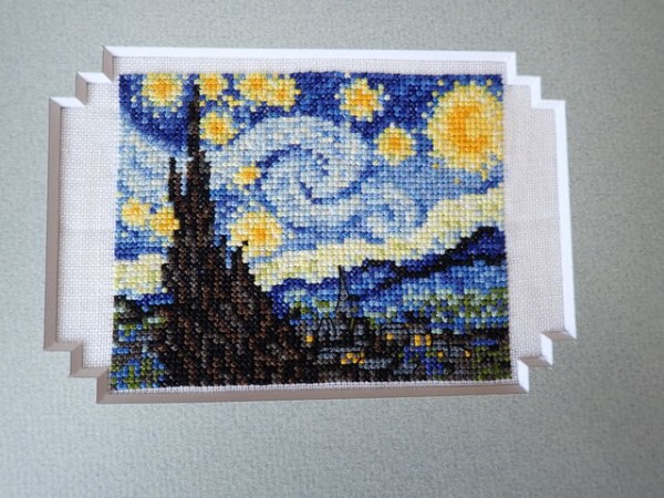 ゴッホの「星月夜」額装済（4） : サウンド オブ クロスステッチ