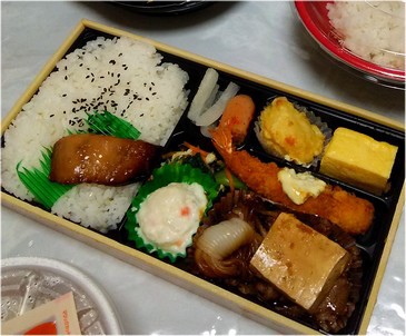 ほっともっとの特撰幕の内弁当 ロースかつとじ弁当 10品目の中華あんかけご飯 Haruharuの普段着ごはん