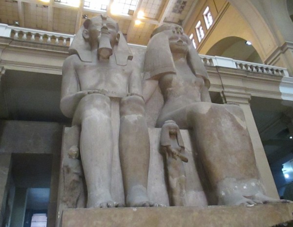 エドフの民家で偶然発見 アメンホテプ3世の像 Sptツアーズのブログ