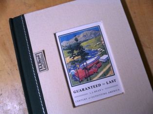 L.L. Bean 100周年 書籍 洋書 GUARANTEED to LAST Amazon.com: Guaranteed to Last: L.L. Bean's Century of