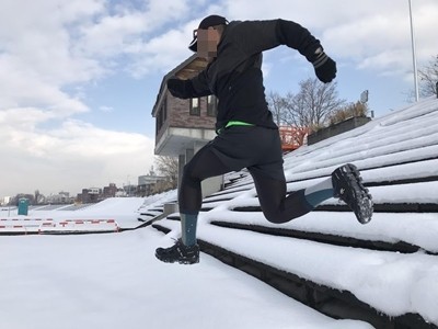 雪上ランニングのススメ！雪道を走る準備とコツ【フツーに走れる 