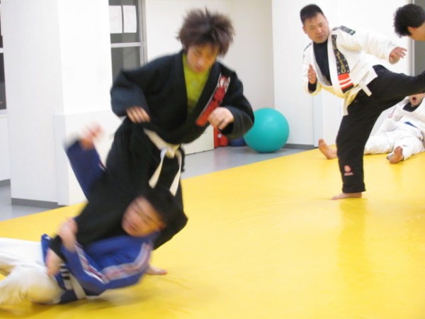 ドラゴンスクリューからの 柔術道場 ストライプル早稲田 ヒルマ道場