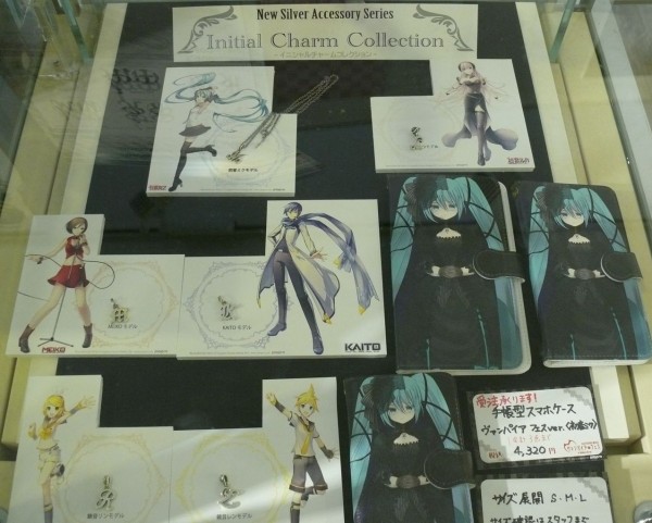 初音ミク 渋谷マルイ ヴァンパイア・フェス イニシャル 缶バッジ MEIKO 