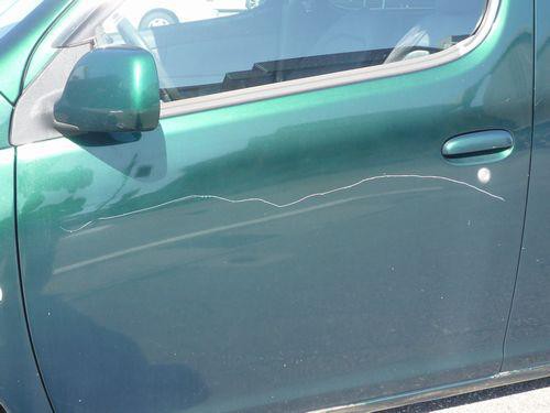 車を傷つけられた Sugar Pot 時々オフィシャル