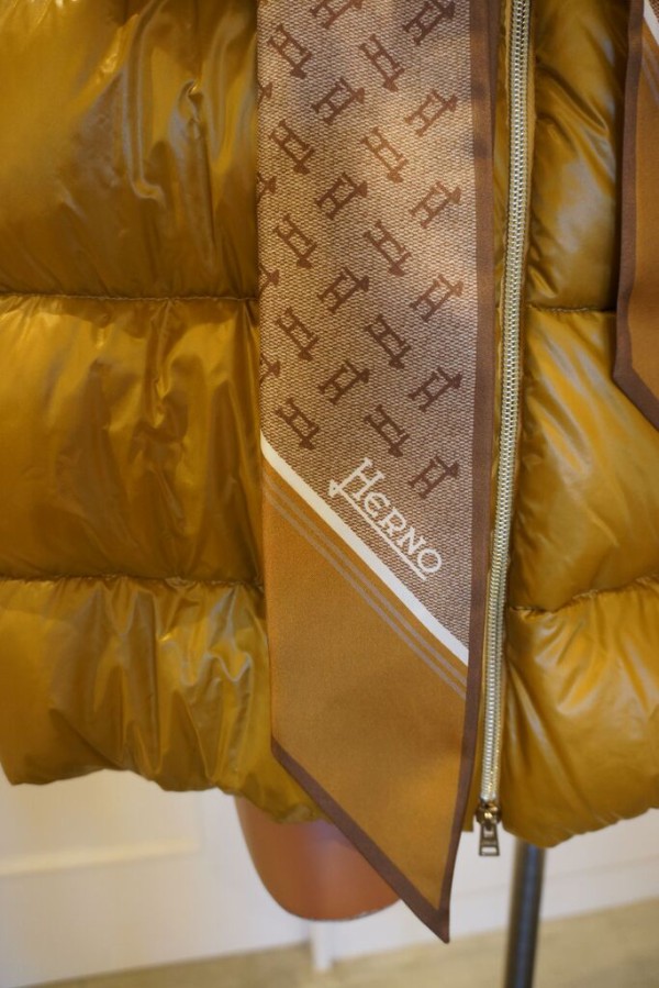 HERNO（ヘルノ）スカーフ付きダウンジャケット : mode shop