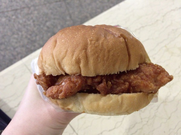 セブンイレブン うまい たっぷりタルタルのチキンバーガー かなちゅうごはん