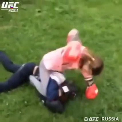 女の子が馬乗りになってガンガン殴ります クビエン 女の子が馬乗りになってガンガン殴ります クビエン