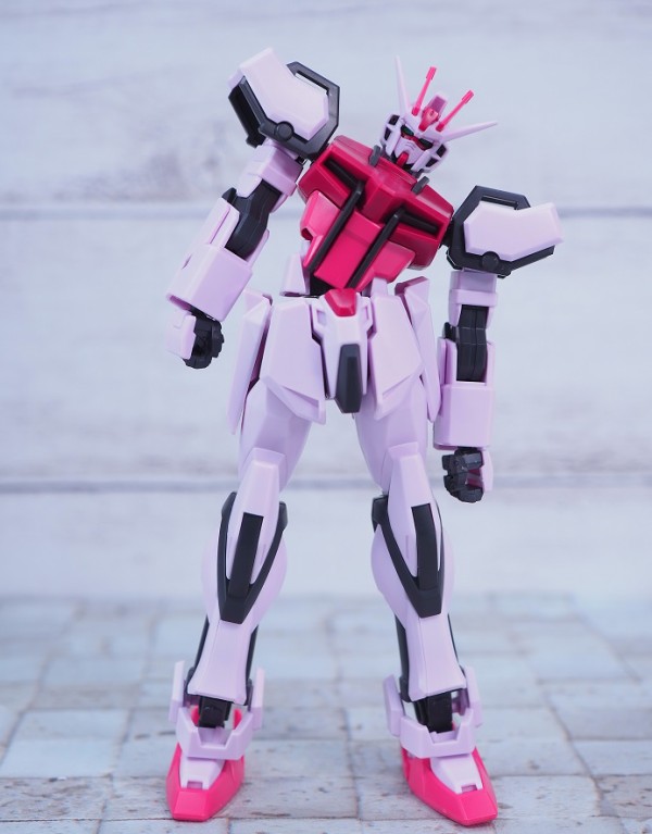 ガンプラ入りラウンドBOX EG ストライクルージュ レビュー : おもちゃ