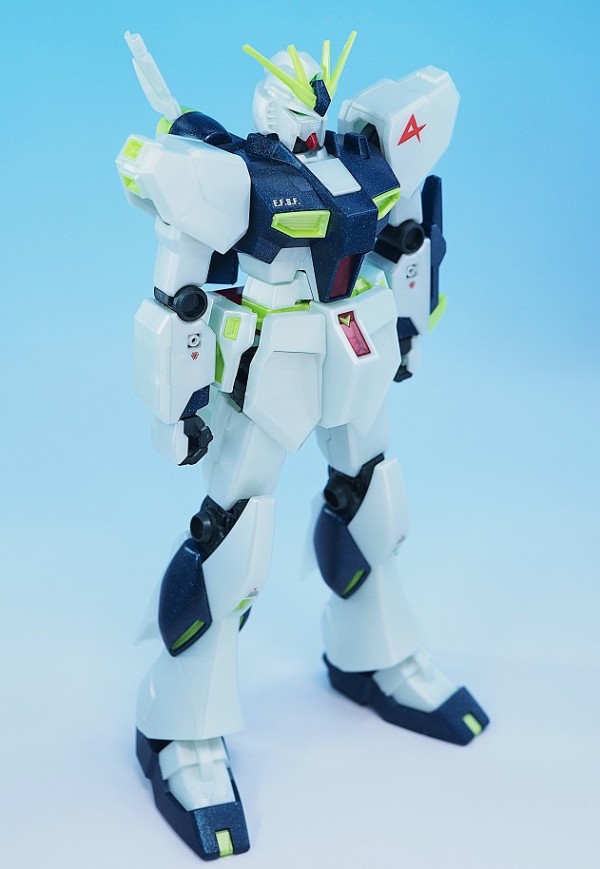 EGガンプラ 1/144 νガンダム (サイコフレーム発光イメージカラー) ハート「EGガンプラ入り手さげBOX ENTRY GRADE νガンダム