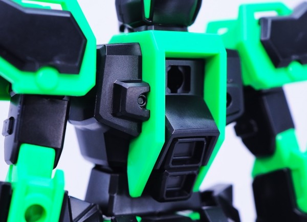 HG ストライクガンダム ネオングリーン、オプションパーツセット01 &amp; 02 ガンプラ入りラウンドBOX EG ストライクガンダム リサーキュ