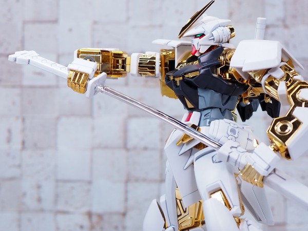 1/100 ガンダムアストレイ ゴールドフレーム（ゴールドメッキ