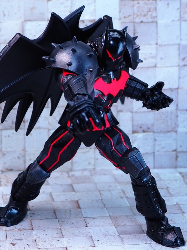 マクファーレントイズ　DCマルチバース　バットマン　ヘルバットアーマー Amazon.co.jp: マクファーレントイズ DCコミックス DCマルチ