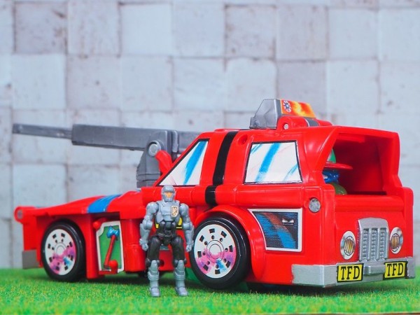 タカラ タートルズ マシンレオナルド消防車 レビュー : おもちゃ