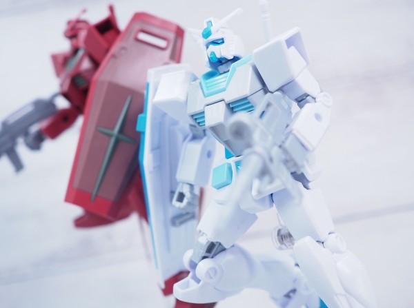 ガンプラ入りラウンドBOX EG RX-78-2 ガンダム (スノーカラーVer