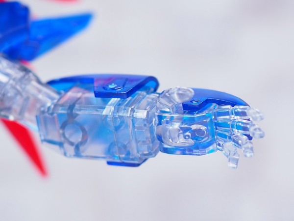 バンダイミュージアム限定1/144 デスティニーガンダム＆ストライクフリーガンダム クリアVer.セット 《プラモデル》 1&frasl;144 デスティニーガンダム \u0026 ストライクフリーダムガンダム クリア