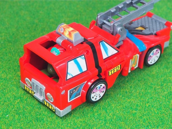 タカラ タートルズ マシンレオナルド消防車 レビュー : おもちゃ