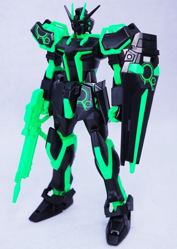 ガンプラ入りラウンドBOX EG ストライクガンダム リサーキュ