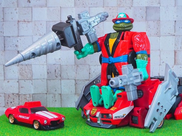 タカラ タートルズ マシンレオナルド消防車 レビュー : おもちゃ