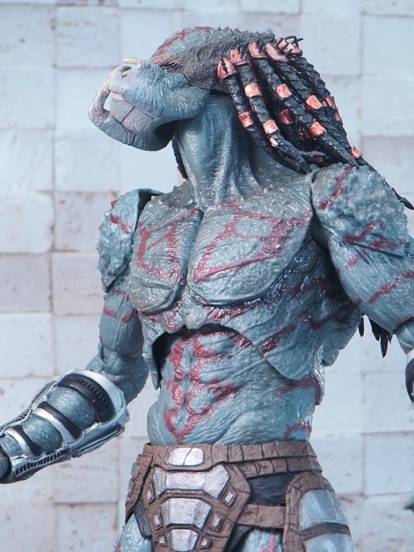 Amazon.com: NECA Predator 2018: Armored Assassin Predator