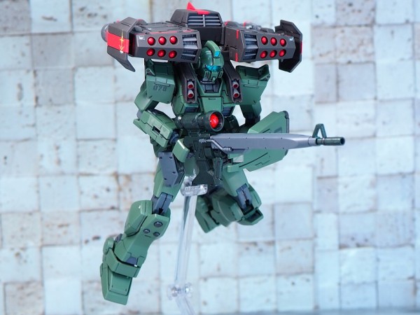 HG ジム・インターセプトカスタム（フェロウ・ブースター装備