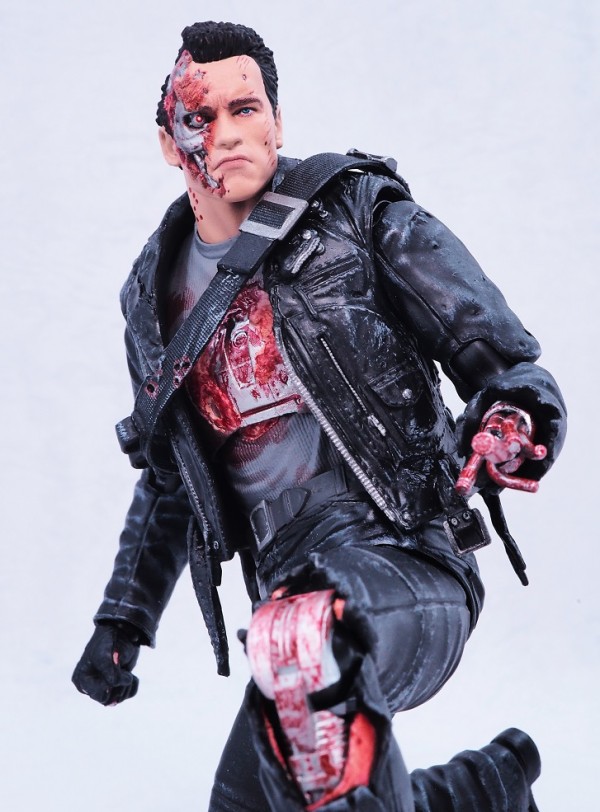 MAFEX T-800 (T2:BATTLE DAMAGE Ver.) レビュー : おもちゃの巣（玩具