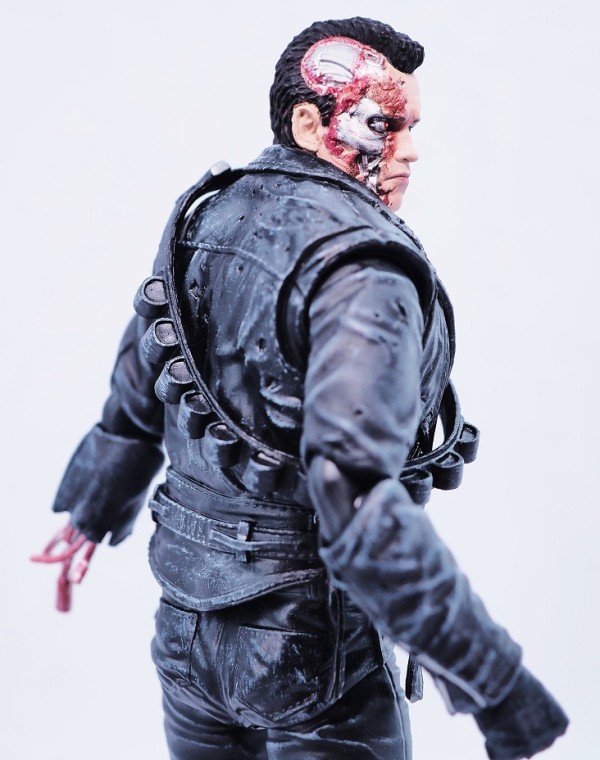 MAFEX T-800 (T2:BATTLE DAMAGE Ver.) レビュー : おもちゃの巣（玩具