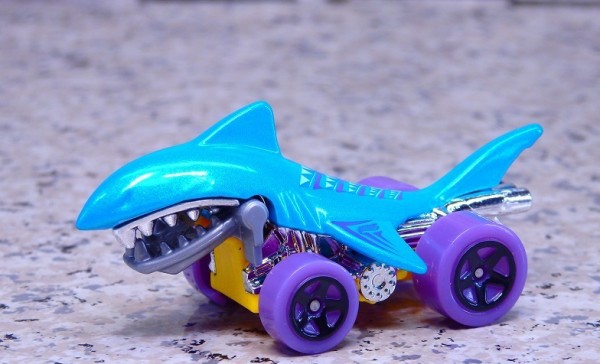 ホットウィール シャークバイト （スカイブルー）レビュー : おもちゃ
