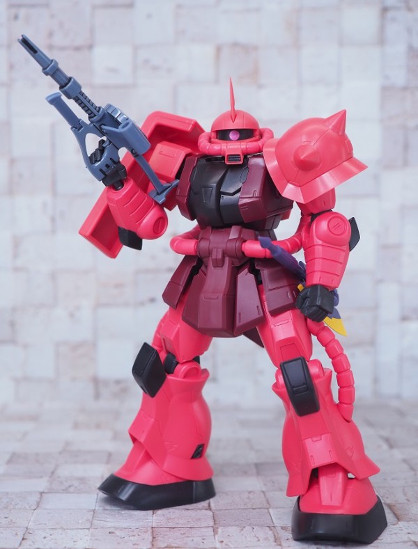 GUNDAM UNIVERSE シャア専用ザクⅡ レビュー : おもちゃの巣（玩具