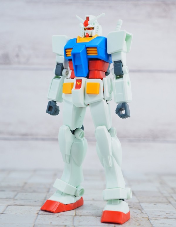 RX-78-2 ガンダム フルウェポンセット ガンプラ「ENTRY GRADE RX-78-2 ガンダム」のフルウェポン仕様が