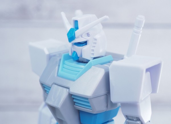 ガンプラ入りラウンドBOX EG RX-78-2 ガンダム (スノーカラーVer