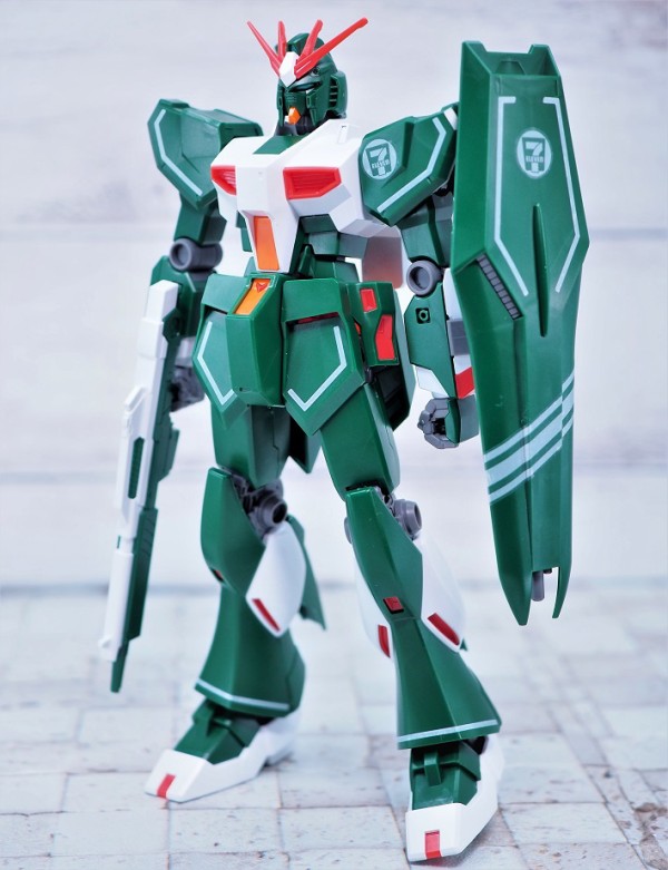 セブンイレブン限定カラーのENTRY GRADEガンプラが本日発売