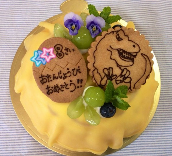 ミルクレープ 恐竜のイラスト乗せ Rina S