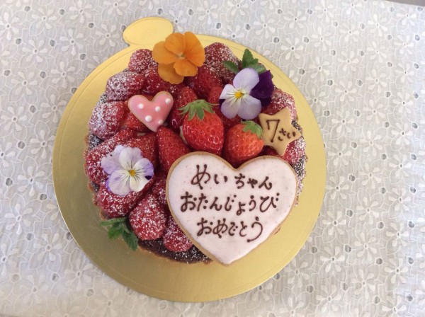いちごのタルト お誕生日ケーキ Rina S