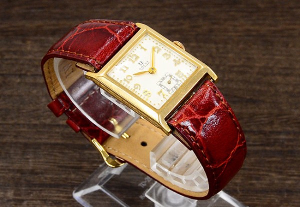 ブローバ角金時計カーベックス金張り