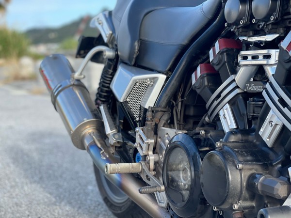 Vmax 1200 オリジナル サイドカバー : ネジのバイクブログ