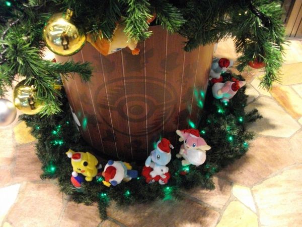 ポケモンセンタートウキョーにポケモンクリスマスツリーが！！ ほか
