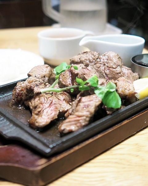 東京メトロ銀座線三越前駅 Steak The First 気軽にガッツリお肉がいただけるステーキ店が三越前にオープン 年間500軒以上を食べ歩く飲食店プロデューサーの食日記