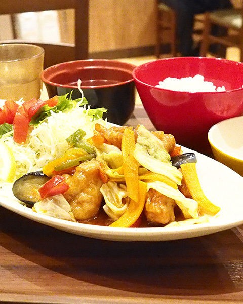 Jr山手線東京駅 米どころん 新潟のおいしいお米をかまどで炊き上げる定食屋さん 年間500軒以上を食べ歩く飲食店プロデューサーの食日記