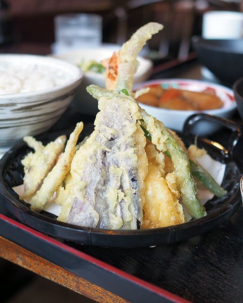 豊鉄渥美線小池駅 レストラン醍醐 昔ながらの喫茶店が提供するランチかと思いきや ボリュームだけでなくクオリティーの高さにビックリ 白髪おやじのおひとりさまランチ