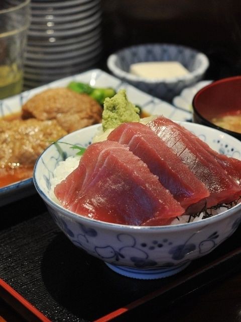 東京メトロ有楽町線月島駅 魚菜 はざま 毎日築地で仕入れるネタが美味しい海鮮丼のお店 年間500軒以上を食べ歩く飲食店プロデューサーの食日記