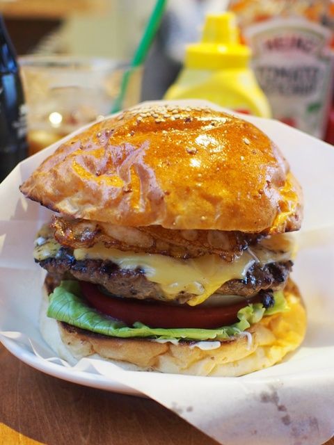 東京メトロ銀座線表参道駅 フェローズ 路地裏にあるオシャレな雰囲気がステキなバーガーショップ 白髪おやじのおひとりさまランチ