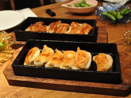 西鉄薬院駅 小桃園 ちょっとオシャレな餃子居酒屋 年間500軒以上を食べ歩く飲食店プロデューサーの食日記 西鉄薬院駅 小桃園 ちょっとオシャレな餃子居酒屋 年間500軒以上を食べ歩く飲食店プロデューサーの食日記