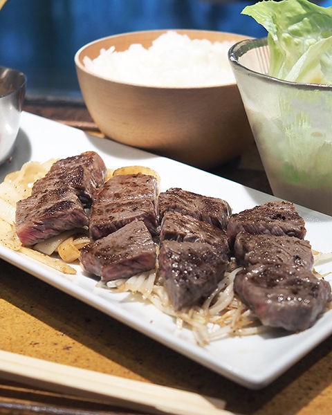 岡半本店 1953年創業 銀座で60余年続く老舗鉄板焼店でいただく 和牛サーロイン小角ステーキ 年間500軒以上を食べ歩く飲食店プロデューサーの食日記 岡半本店 1953年創業 銀座で60余年続く老舗鉄板焼店でいただく 和牛サーロイン小角ステーキ 年間500軒以上を食べ歩く飲食店プロデューサーの食日記