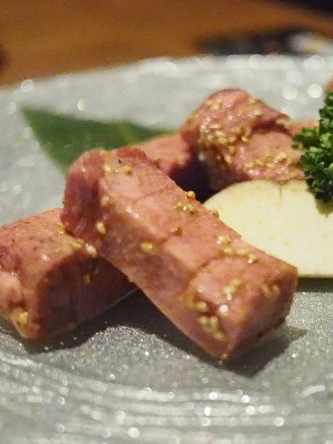 東京メトロ有楽町線豊洲駅 焼肉トラジ 17mmの厚切りタンとユッケジャン麺に舌鼓 年間500軒以上を食べ歩く飲食店プロデューサーの食日記