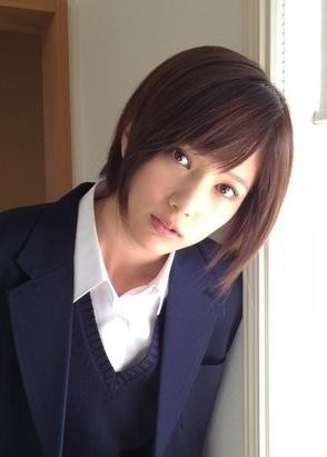 ショートヘアの女の子 鳥速