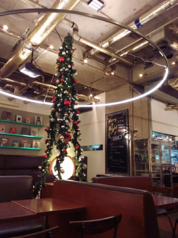 梅田イーマ クリスマス女子ディナー Cafe Books Biblioteque やすみの朝はモーニング食べよし 近畿圏内カフェモーニング食べまくりブログ