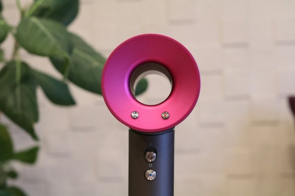 ｄｉｙ ダイソン ドライヤー掛けを無印の棚にくっつけてみたよ たかシェフのおうちごはん と 白い犬 と チワワ Powered By ライブドアブログ